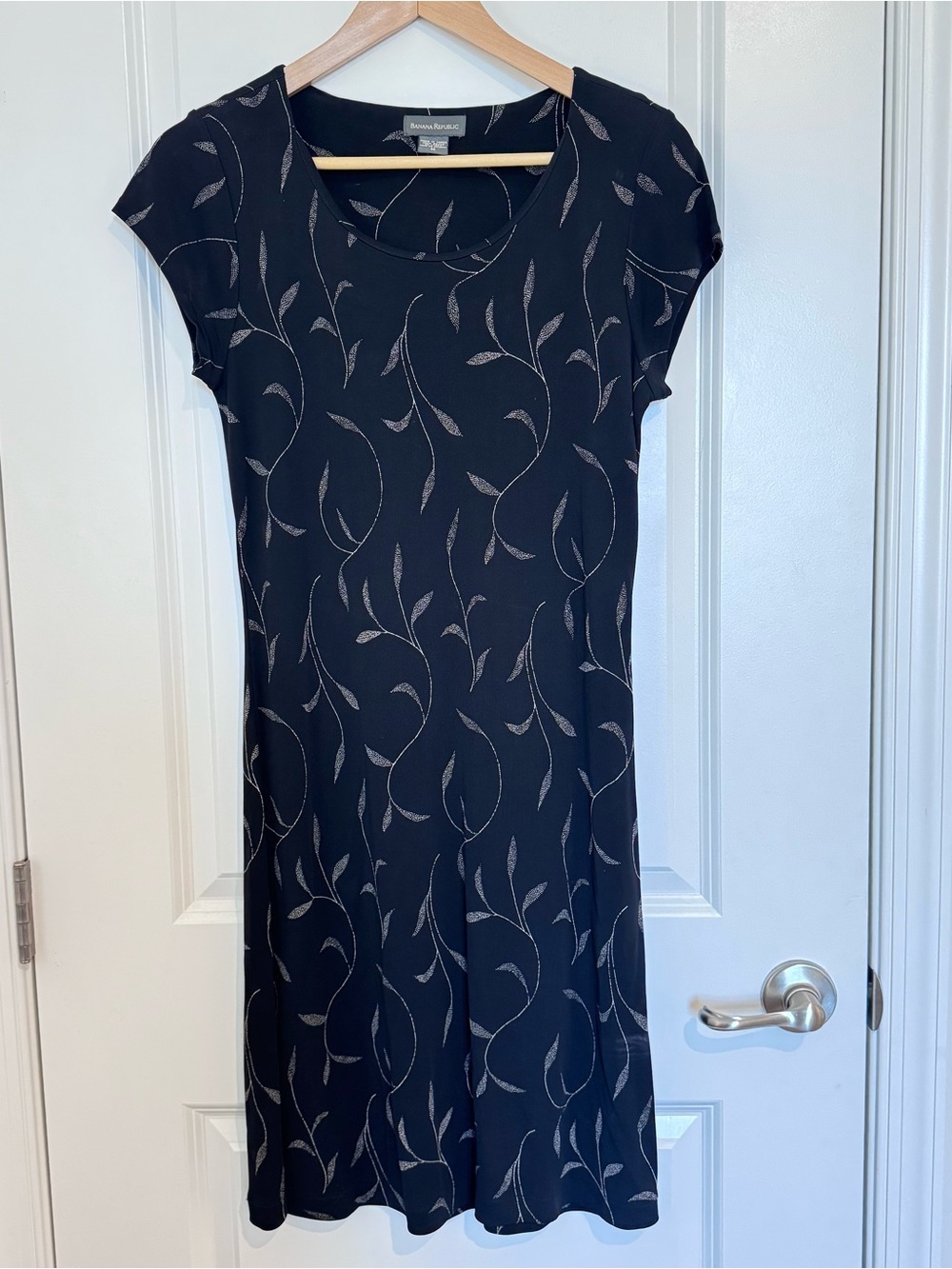 Banana Republic Women's Sheath Dress M Black & Tan A Line Knee Length Stretch